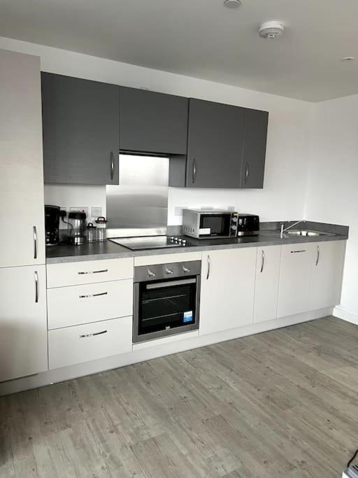 Luxurious City View Apartment In Salford マンチェスター エクステリア 写真