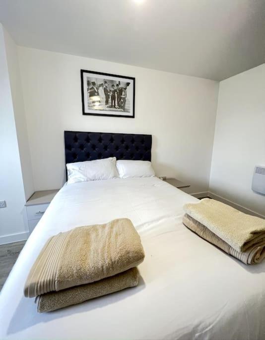 Luxurious City View Apartment In Salford マンチェスター エクステリア 写真