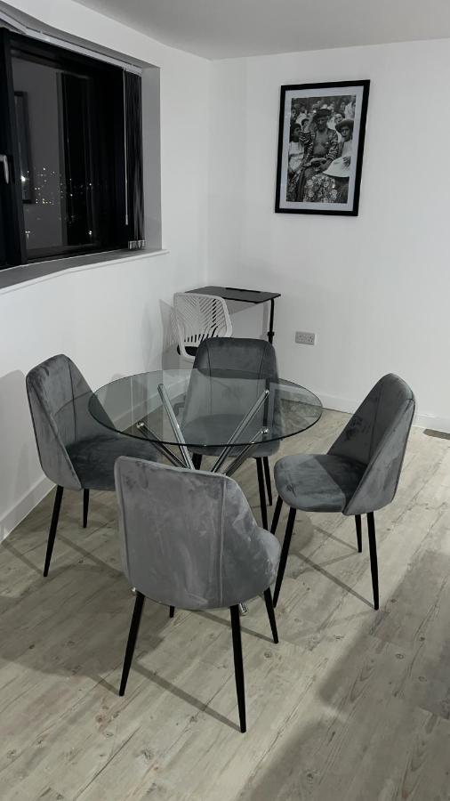 Luxurious City View Apartment In Salford マンチェスター エクステリア 写真
